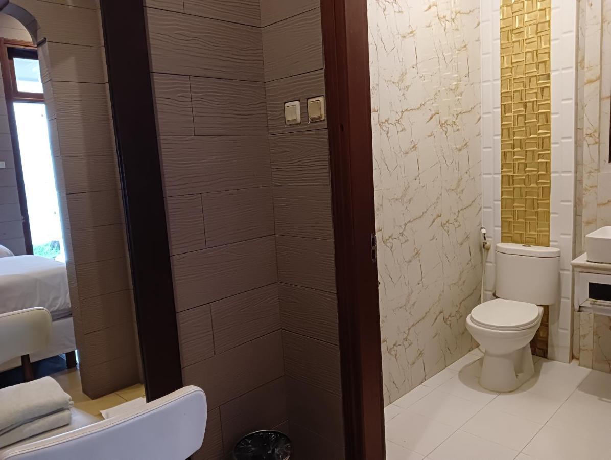 Alsalam Syariah Guesthouse Solo Exterior foto